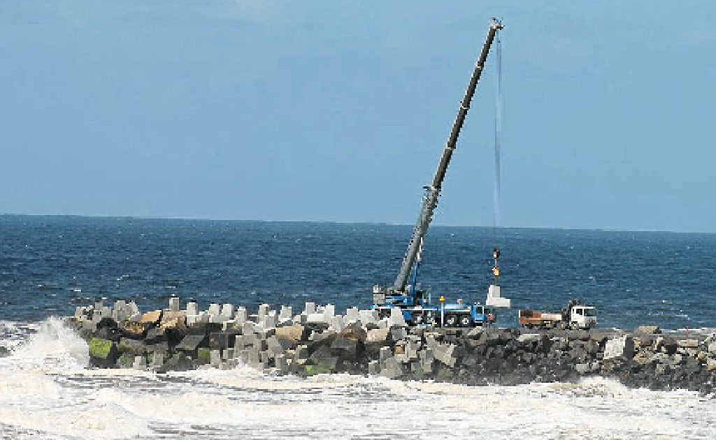 BIG LIFT: The 250 tonne hydraulic crane at work on Ballina’s North Wall. BIG LIFT: The 250 tonne hydraulic crane at work on Ballina’s North Wall.
